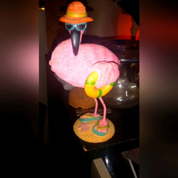 Beachy Pink Flamingo Resin Figurine in Flip Flops - Picture 1 of 9